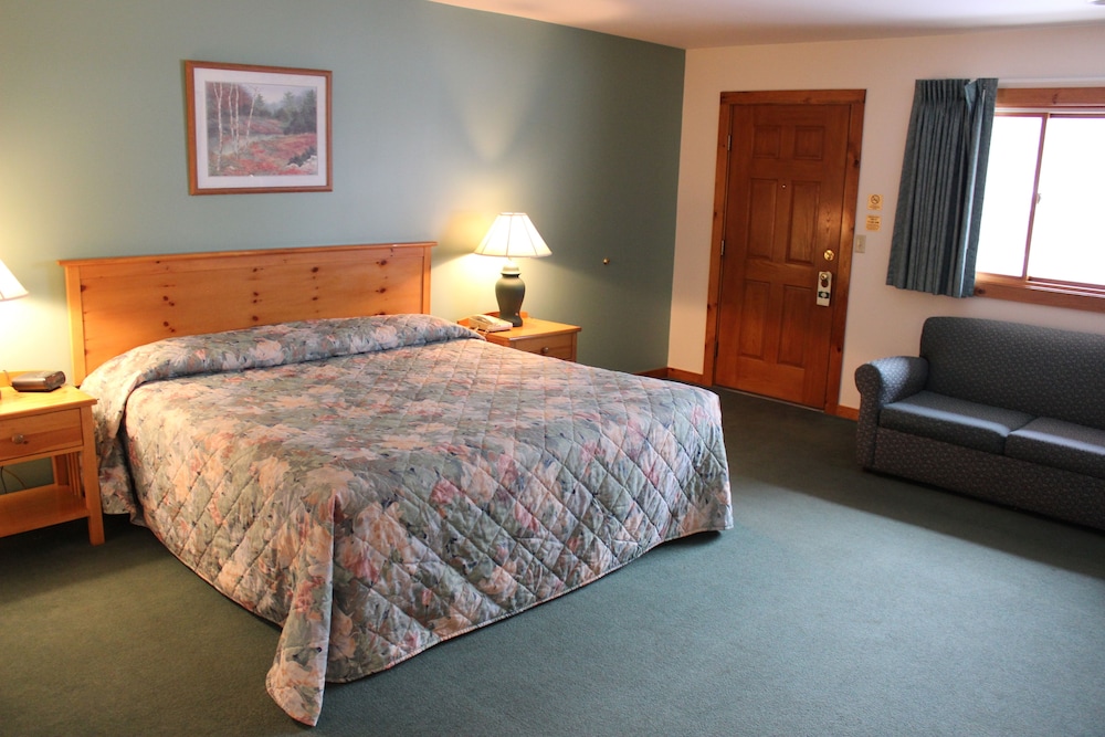 Jacuzzi Room 1 King (Superior) Accessible