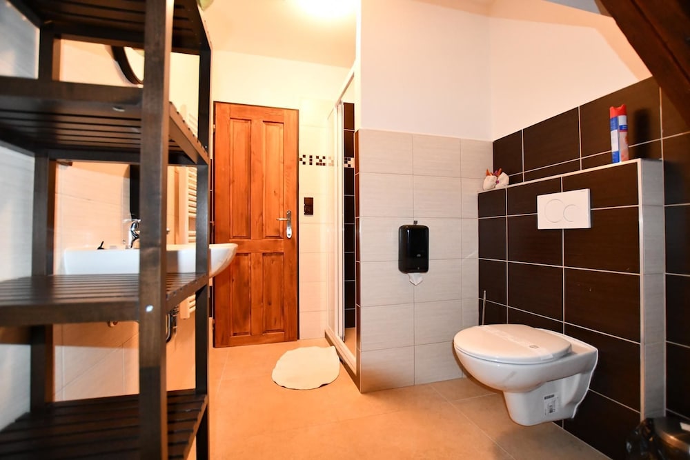 Room, Ground Floor photo 3