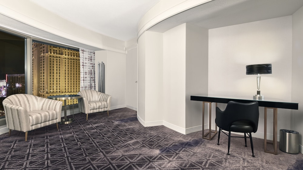 Ultra Panorama Suite, 1 King Bed, Non Smoking (Newly Renovated) - Photo 3