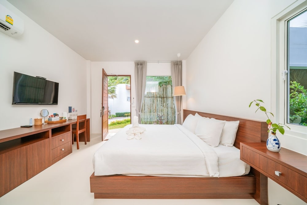 Deluxe Jacuzzi Villa - Photo 3