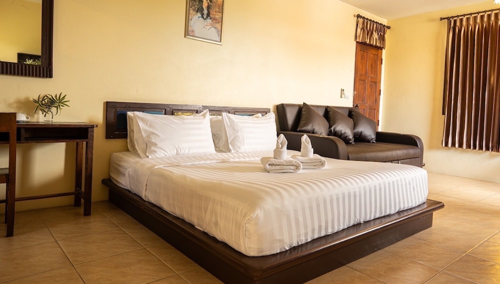 Deluxe Room, Non Smoking - Photo 4