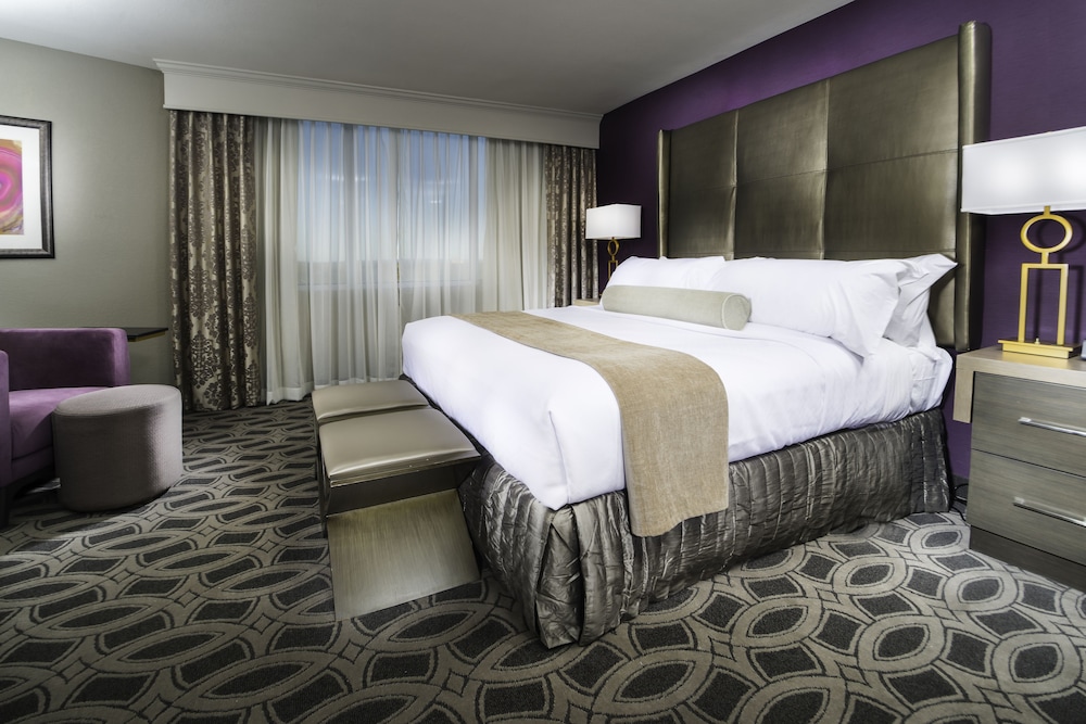 Junior Suite, 1 Double Bed, Accessible (Mobility, Accessible Tub) photo 3