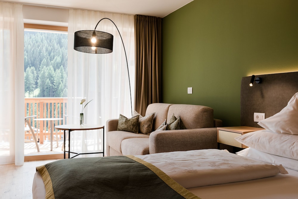 Deluxe Double Room, Non Smoking, Mountain View photo 2