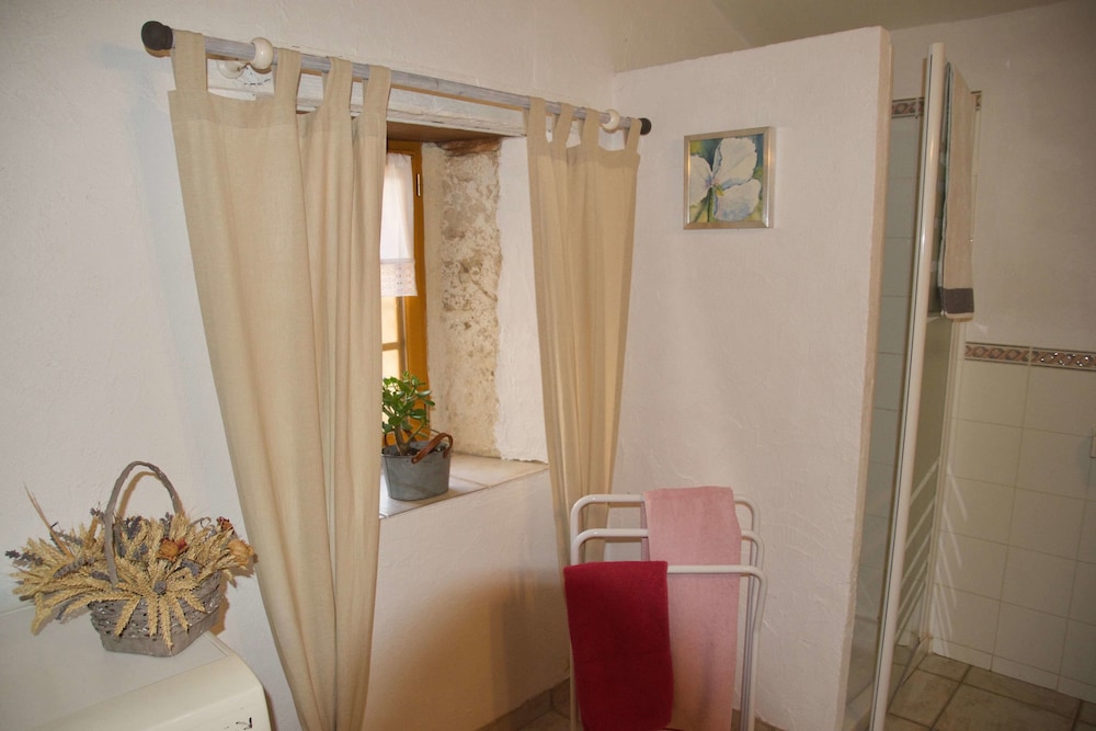 Basic Cottage, 2 Bedrooms, Kitchen, Corner (Le Four) photo 2