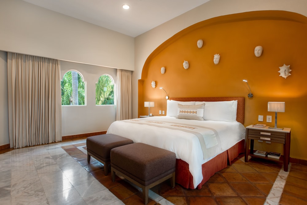 One Bedroom Ambassador Suite