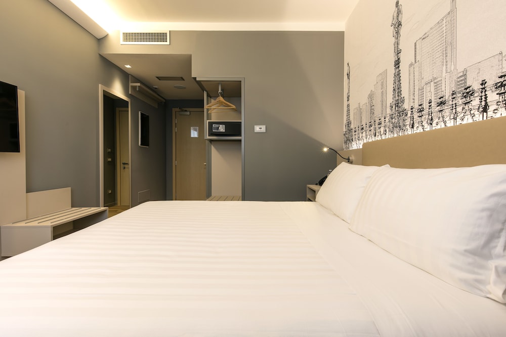 Superior Double or Twin Room photo 2