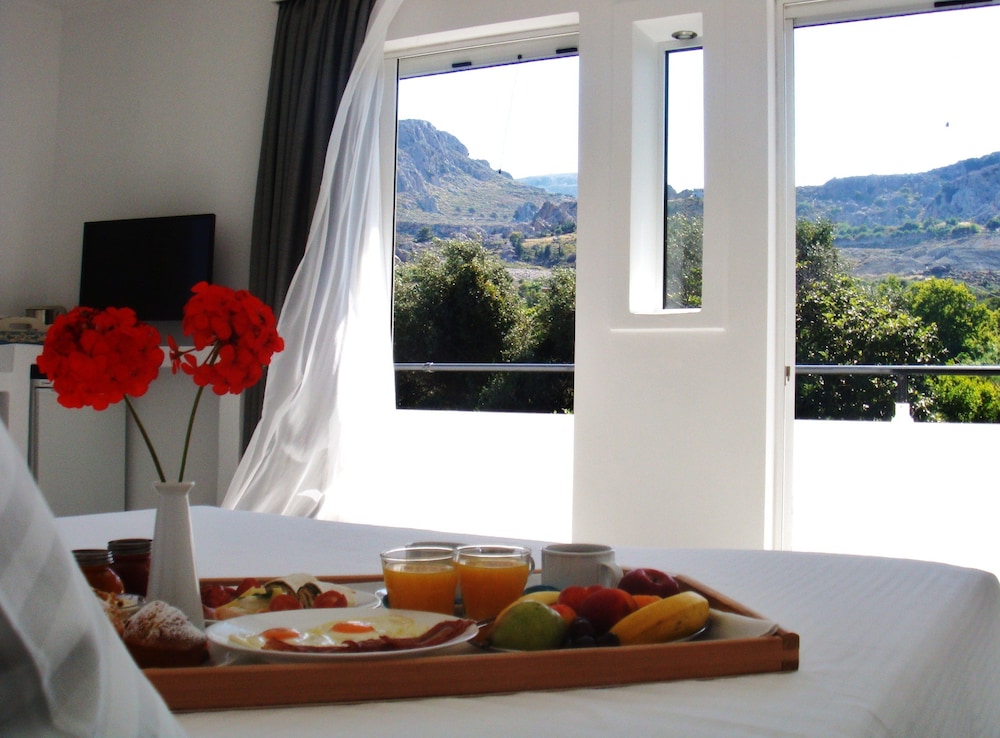 Suite, Garden View