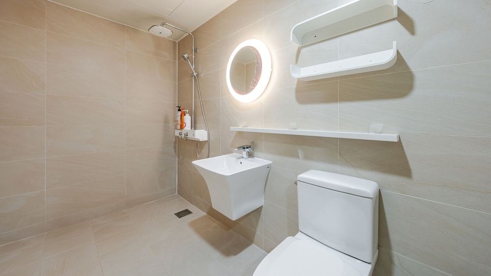 Basic Room, 1 Bedroom (Room B203 (Couple/Family Room)) - Photo 12