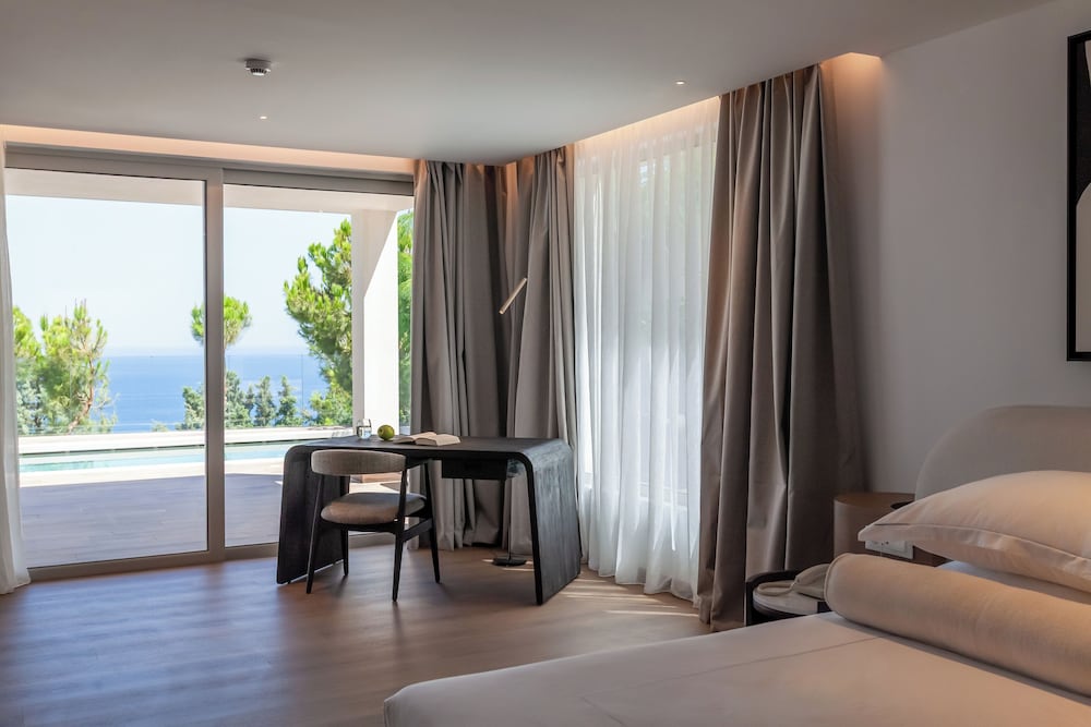 SeaPine Flow Suite with Private Pool