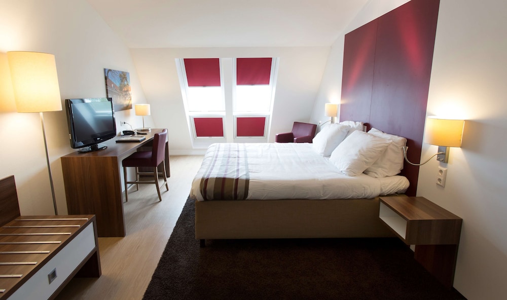 Executive Room, Multiple Beds, Non Smoking (with Sofabed) photo 3