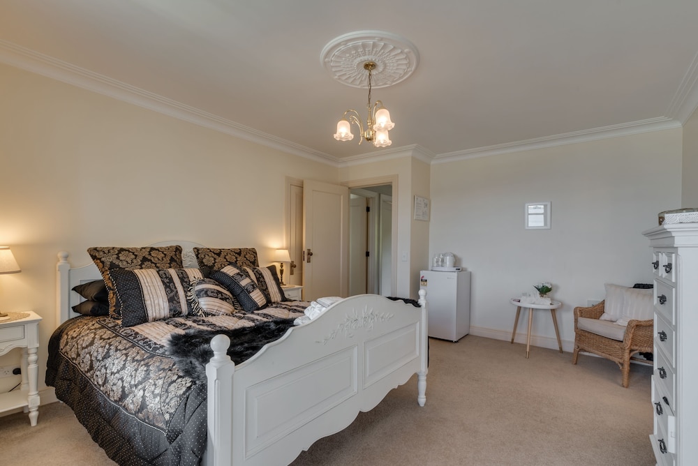Panoramic Suite, 1 Queen Bed, Ensuite (Suite 3) photo 2