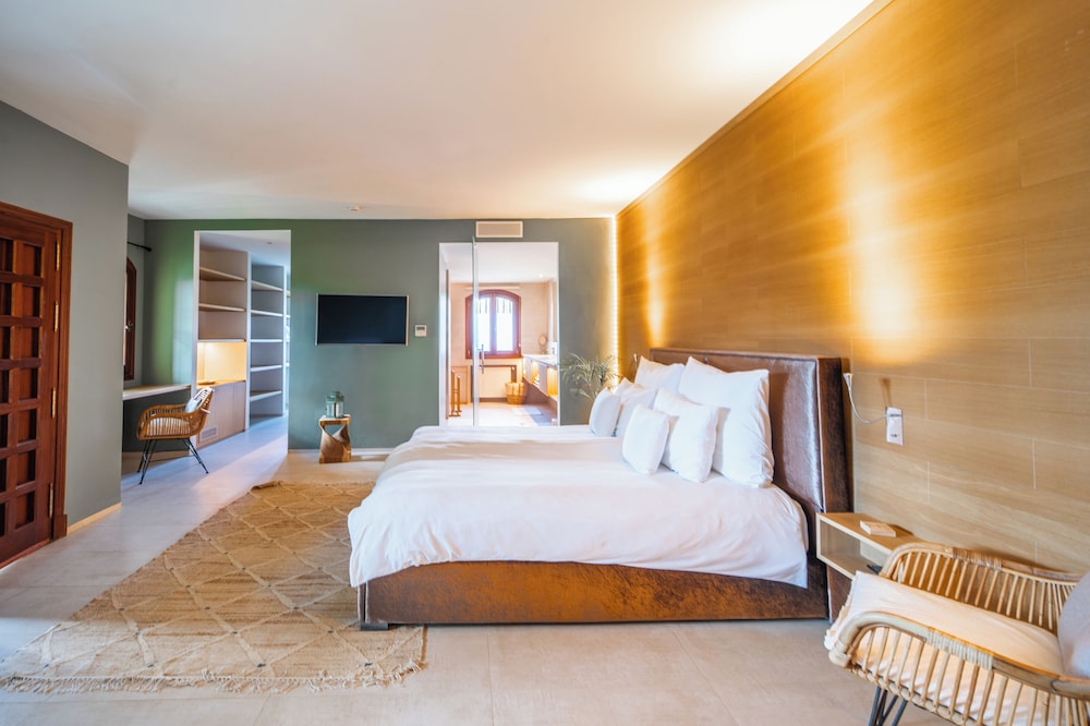 Superior Quadruple Room, Patio, Pool View