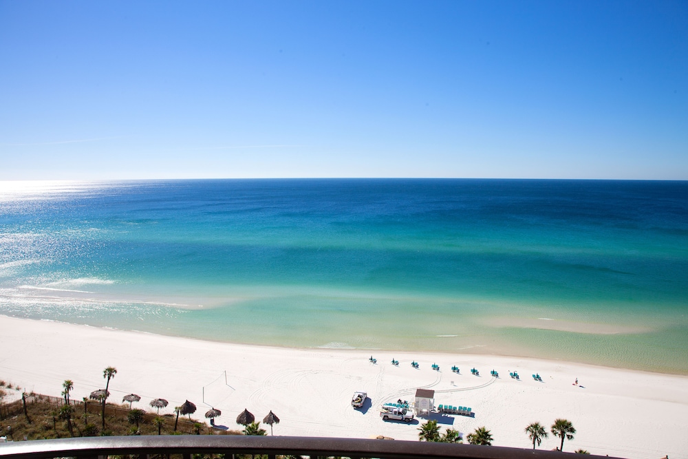 Standard Room, 1 King Bed, Oceanfront (Top Floor) - Photo 1