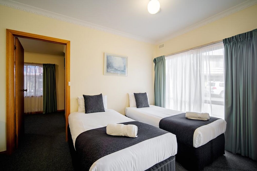2 Bedroom Family Spa Suite photo 2