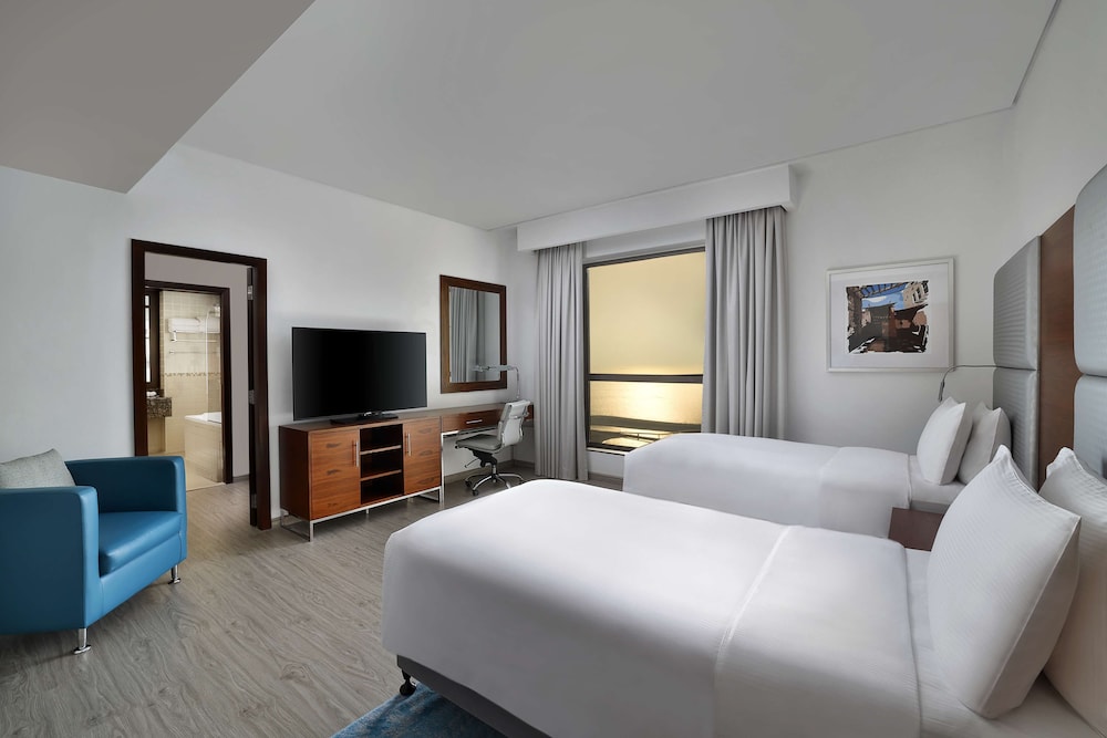 4 Bedroom Family Suite W/ Sea View - Balcony thumbnail 6