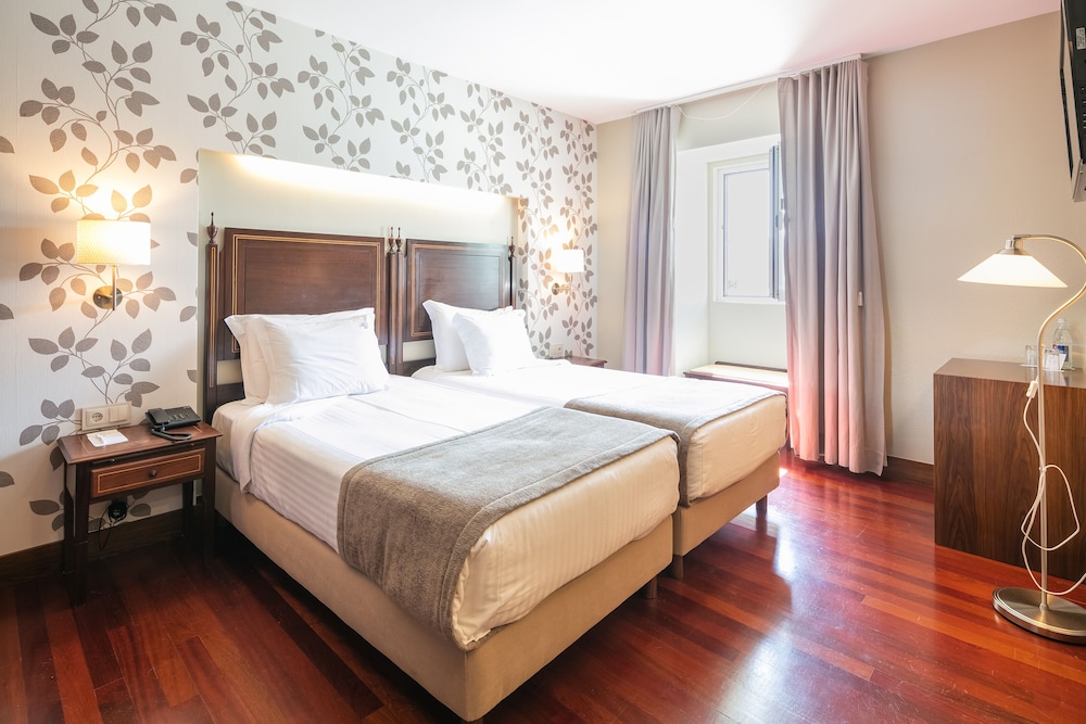Standard Twin Room - Photo 3