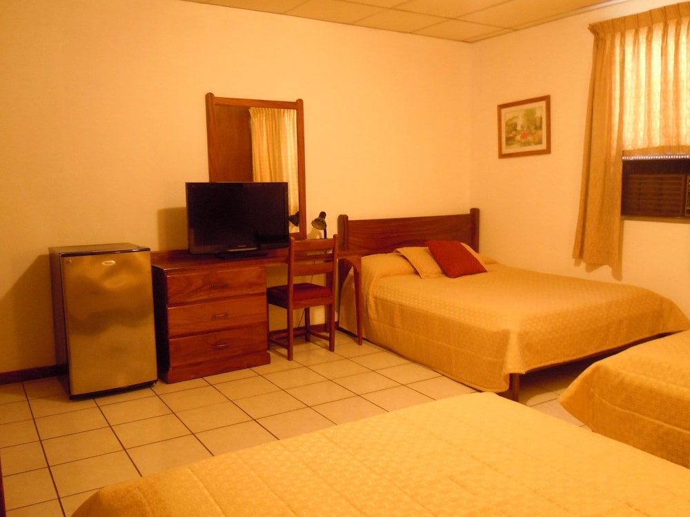 Family Room, Multiple Beds, Non Smoking photo 2