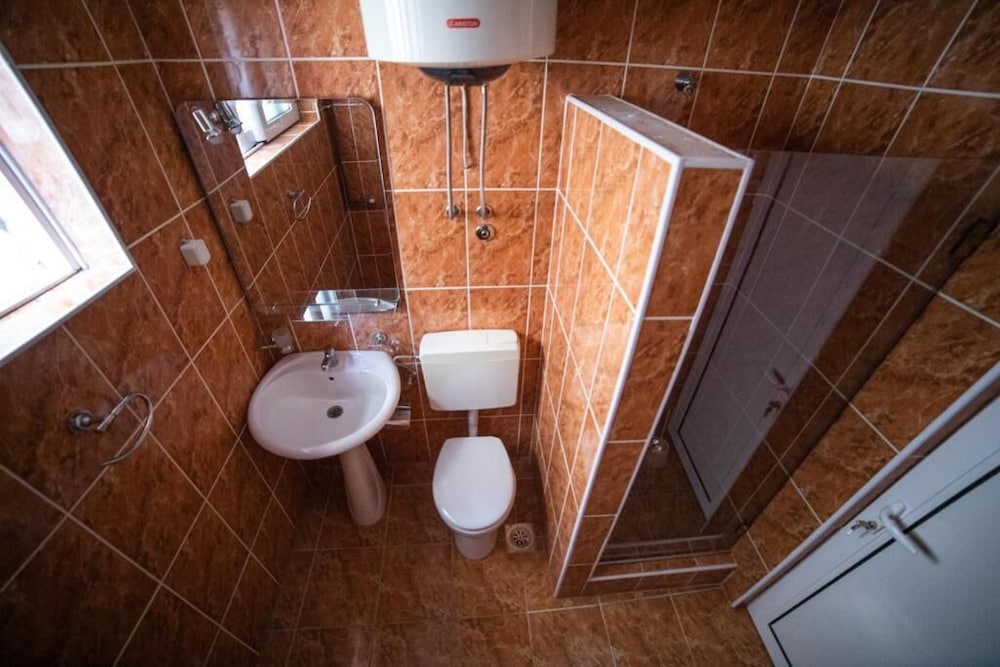 Standard Double Room - Photo 2