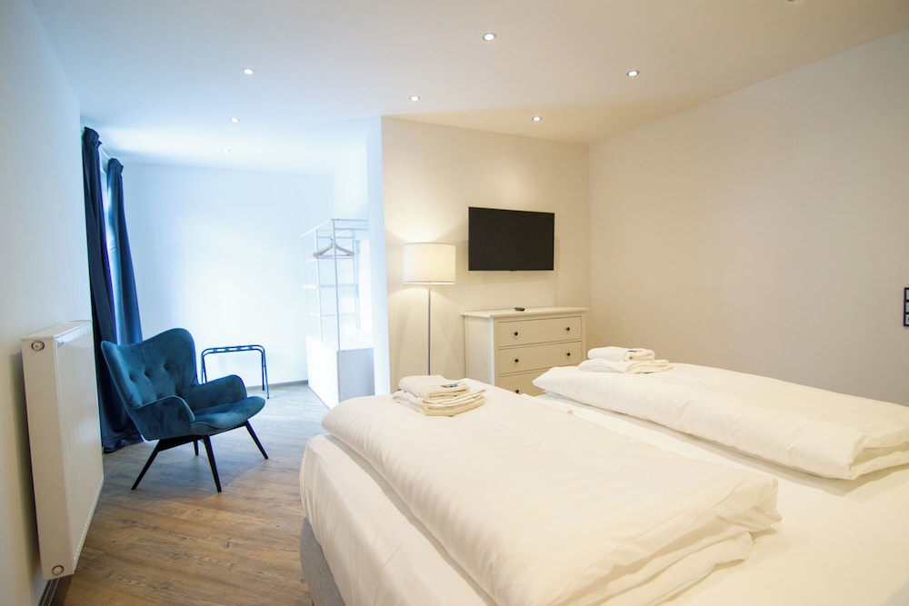 Luxury Duplex, Annex Building