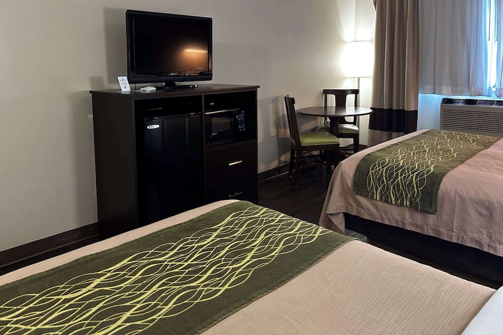 Room, 2 Queen Beds, Non Smoking (Efficiency) - Photo 4