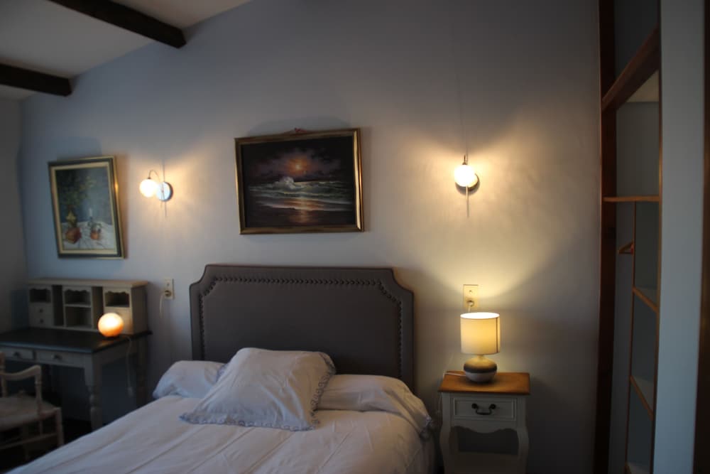 Double Room, 1 Double Bed, Refrigerator, Hill View