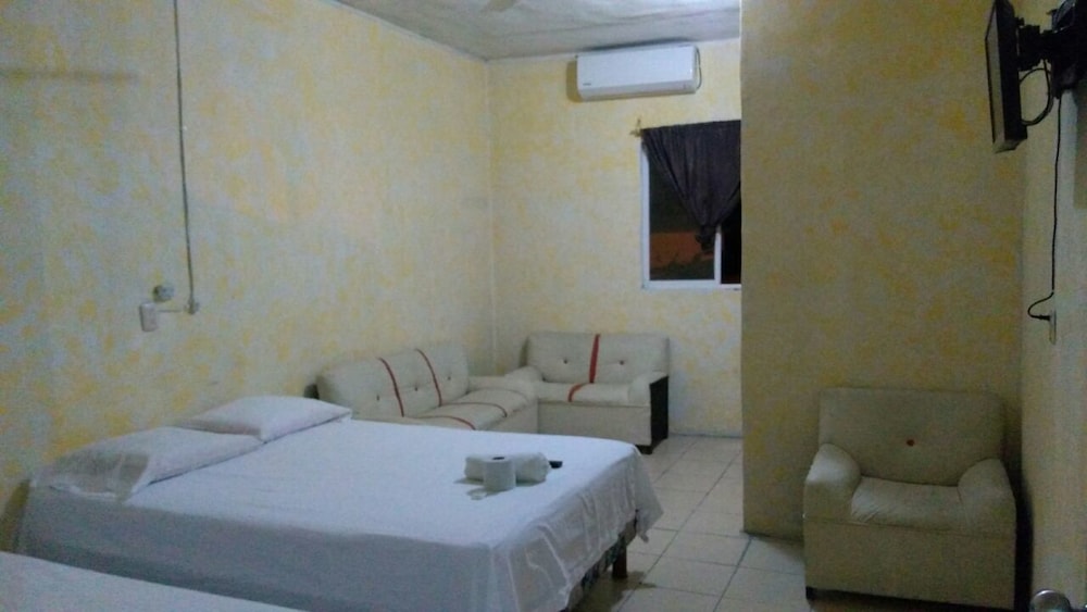 Basic Quadruple Room, 2 Double Beds photo 1