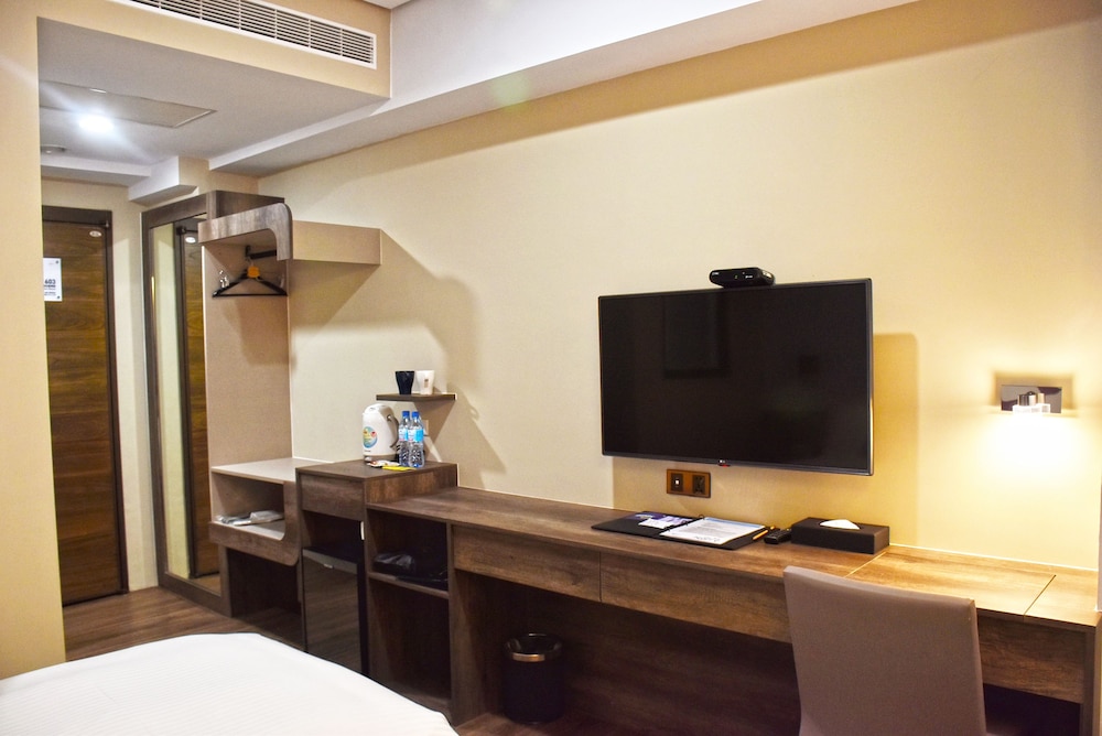 Standard Twin Room, 2 Twin Beds, City View photo 3