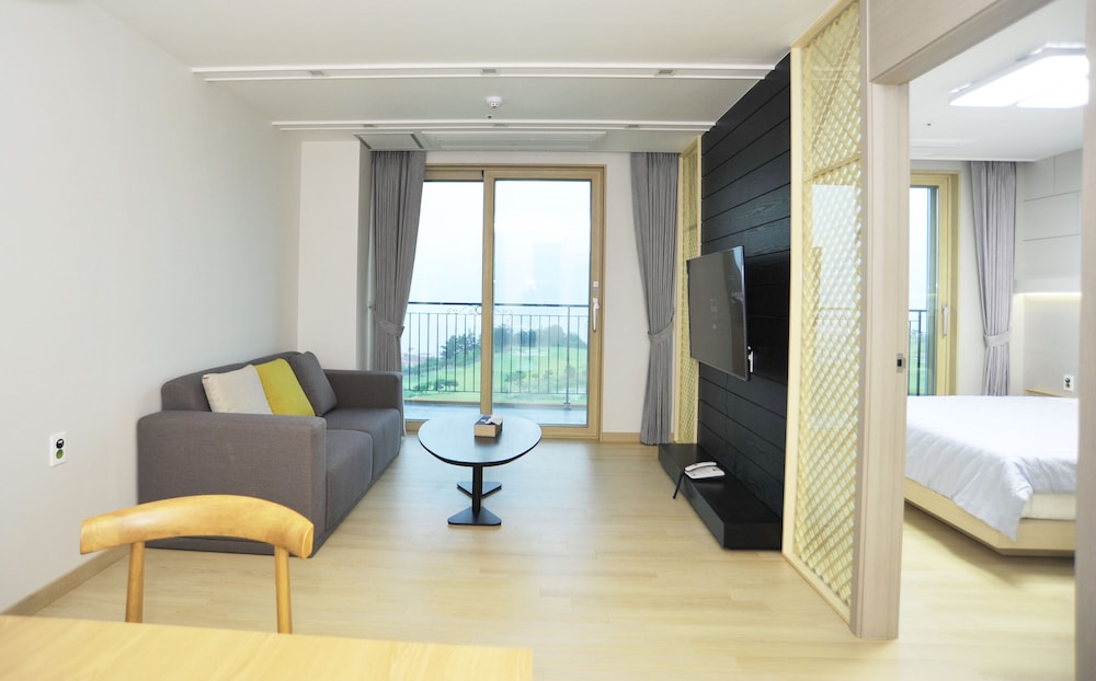 Condo, Golf View (26 Pyeong) photo 2