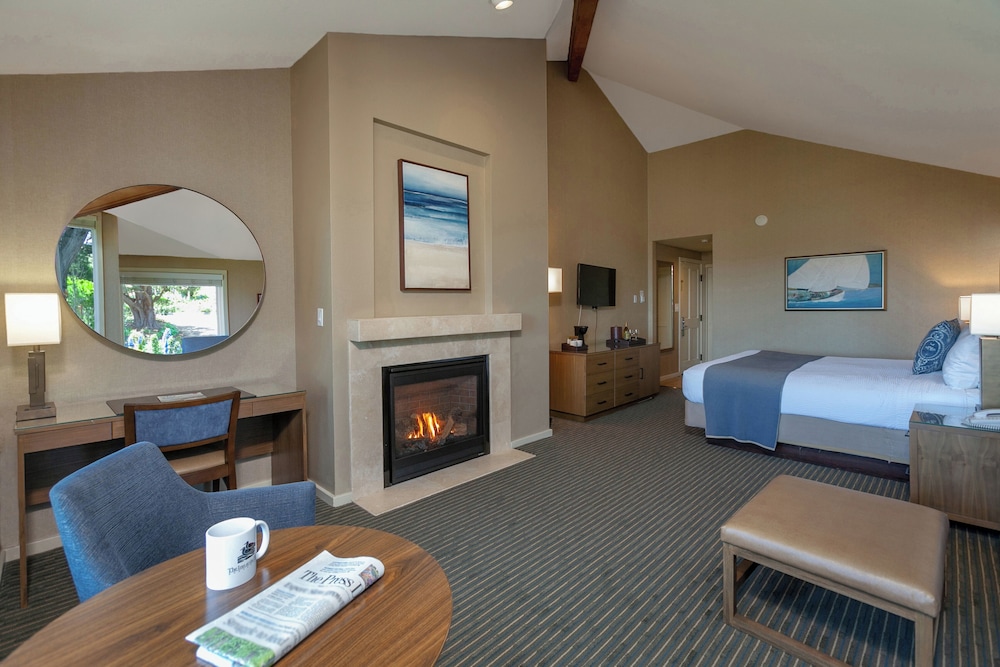 Deluxe Room, Fireplace, Bay View photo 2