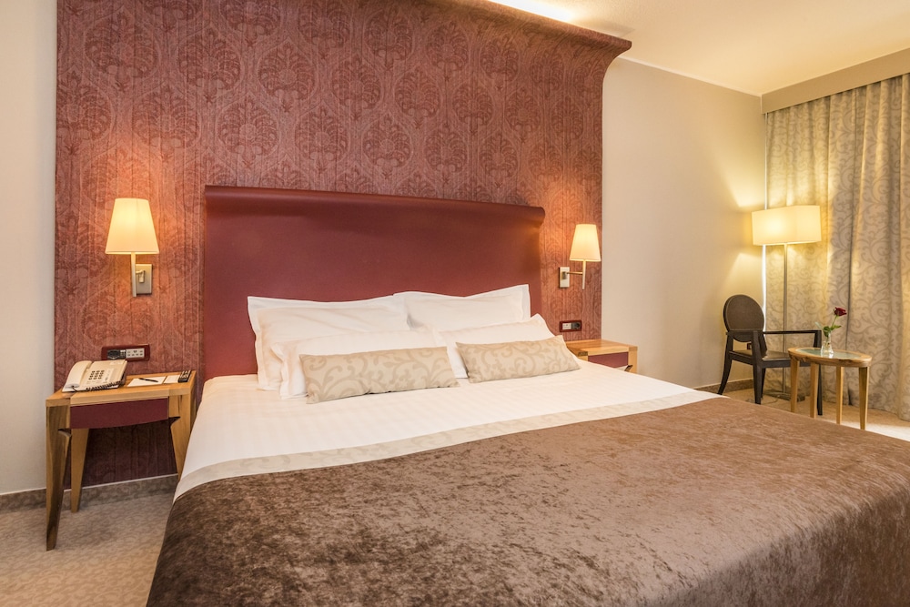 Classic room with balcony, Park side - Photo 1