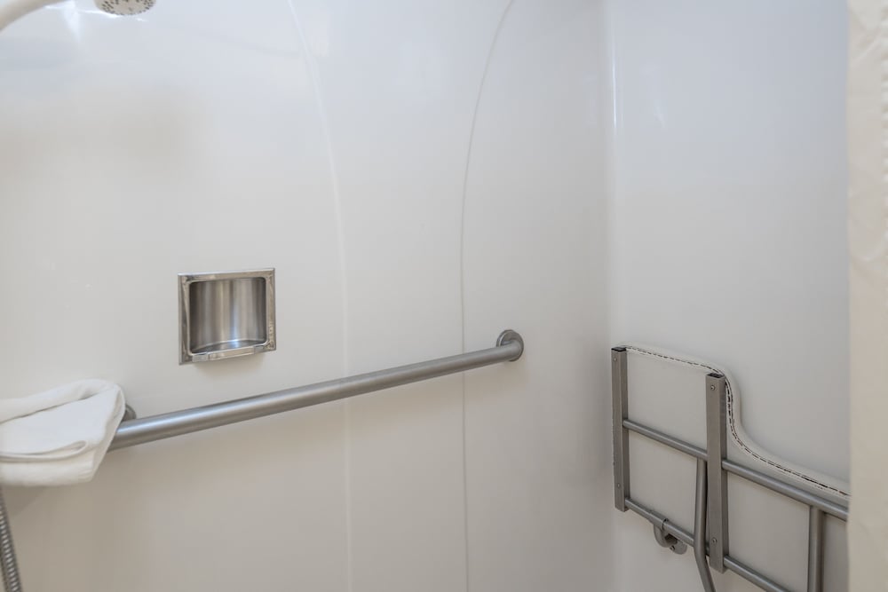 Standard Room, 1 King Bed, Accessible, Non Smoking - Photo 3