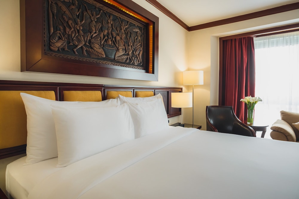Executive Room, 1 King Bed, Pool View photo 1