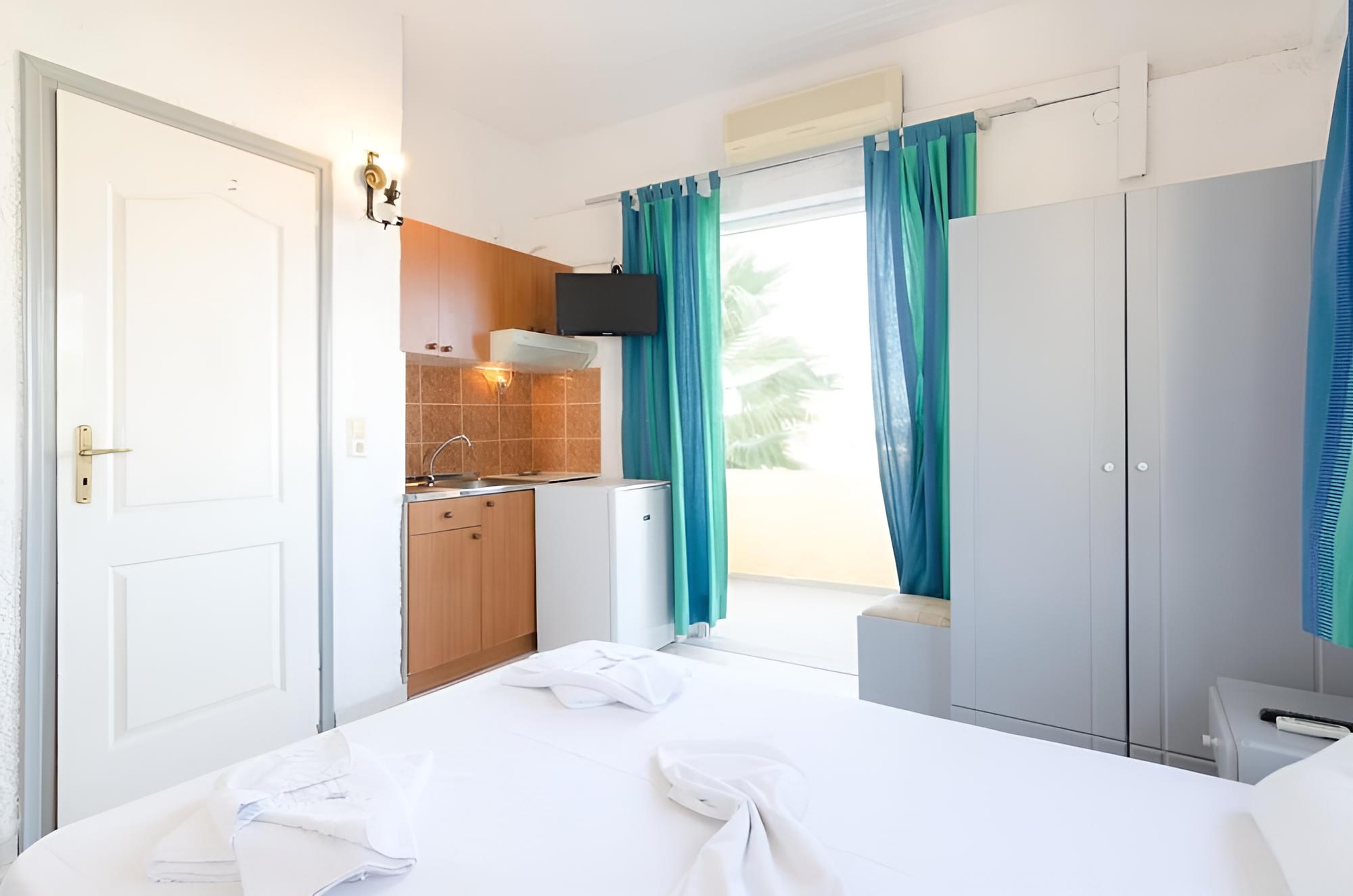 Standard Triple Room photo 2
