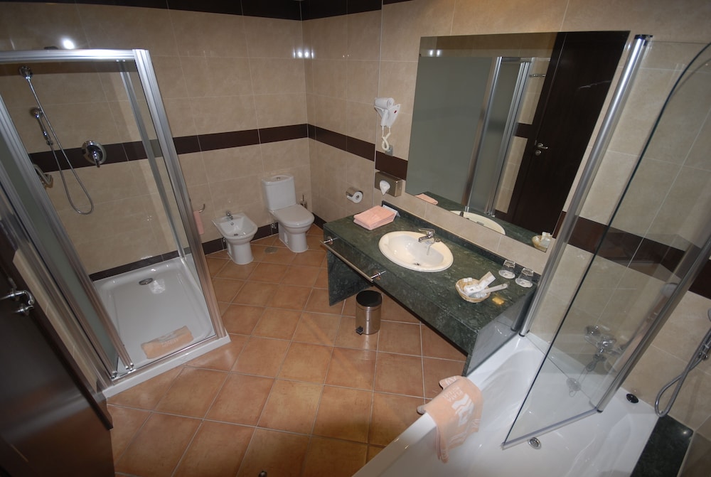 Suite, 1 Bedroom - Photo 14