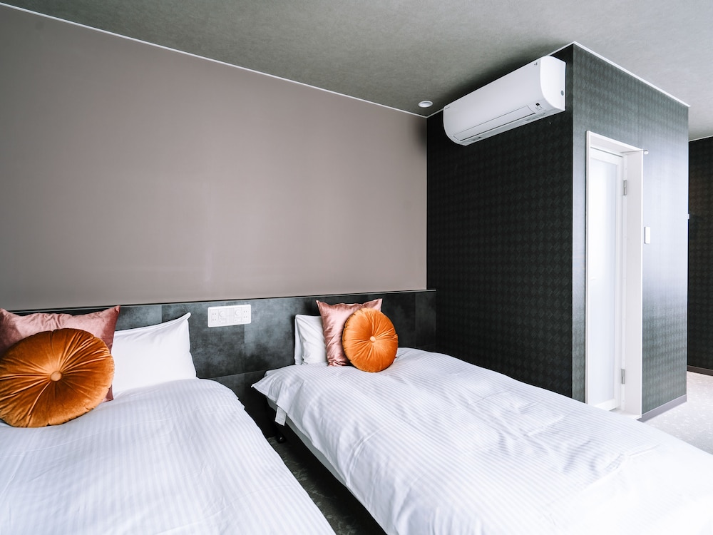 Basic Twin Room - Photo 3