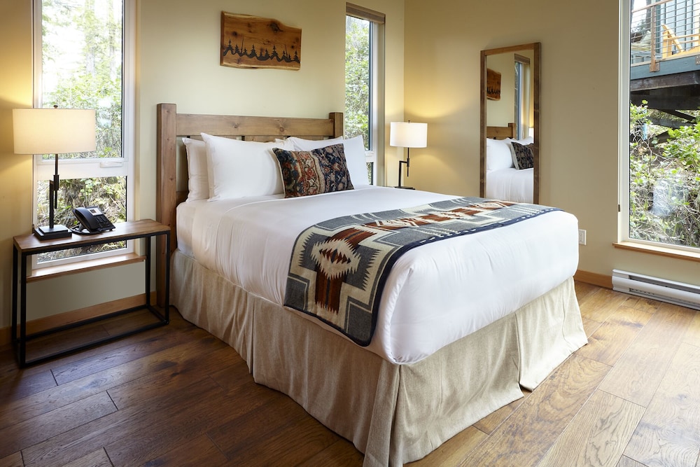Signature Tree House, 1 Queen Bed with Sofa bed, Partial Ocean View photo 2