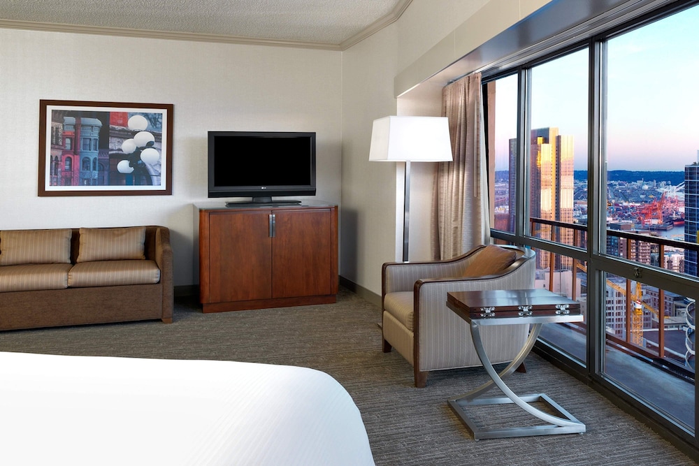 Grand Room, 1 King Bed with Sofa bed (View) - Photo 4