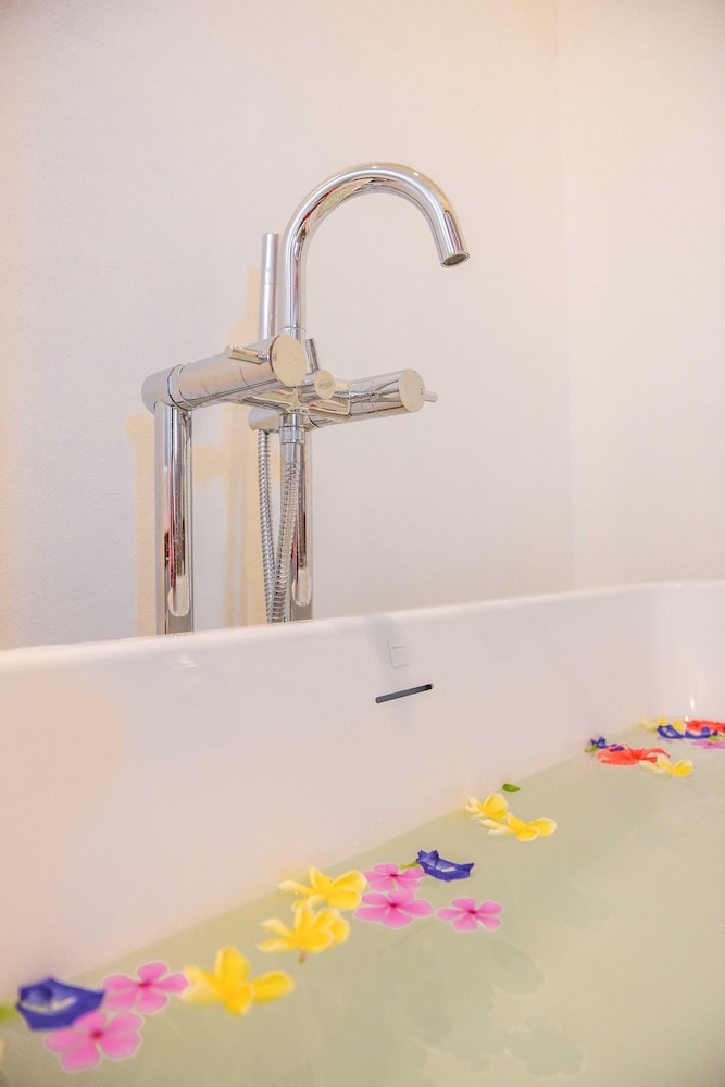 Deluxe Double with Bath - Photo 3