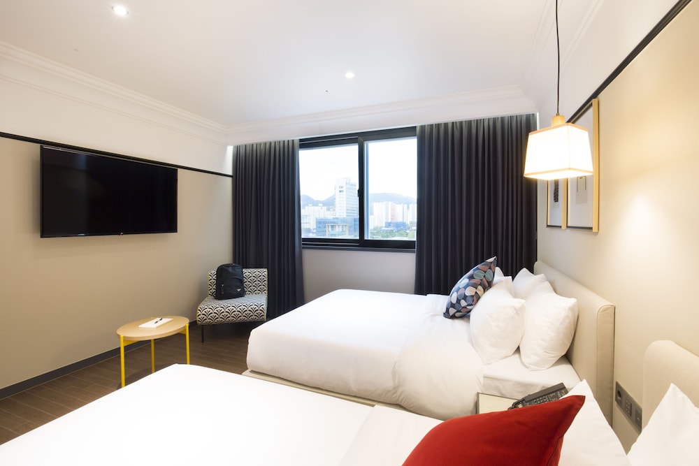 Deluxe Twin Room, River View - Photo 3