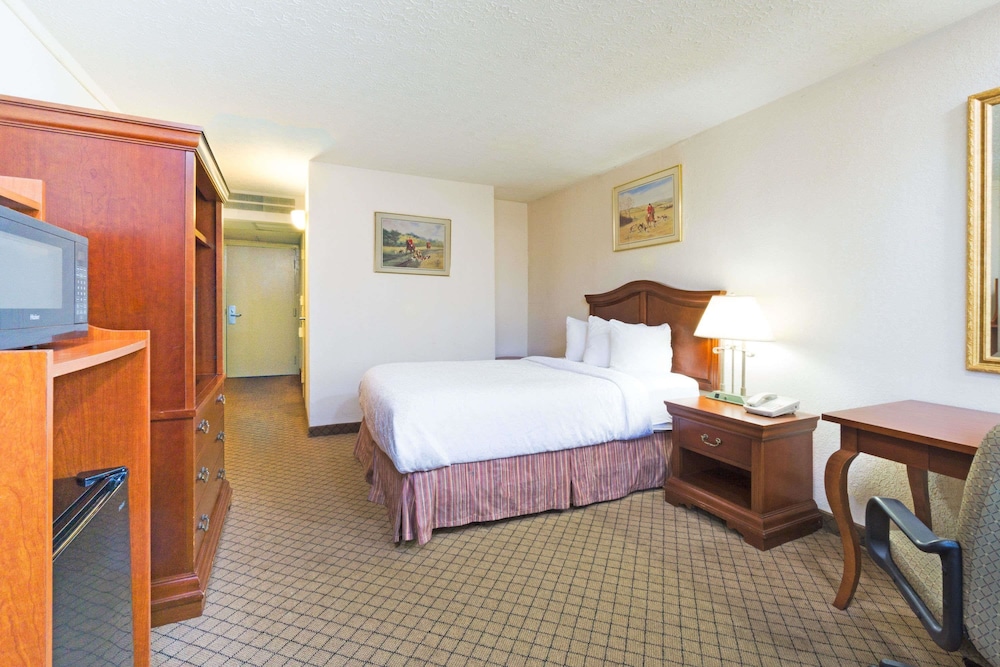 Room, 1 Double Bed, Non Smoking - Photo 2