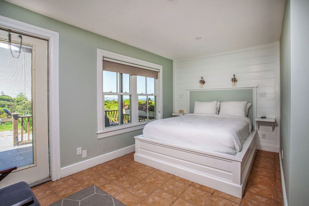 Sprague Room in Guest House