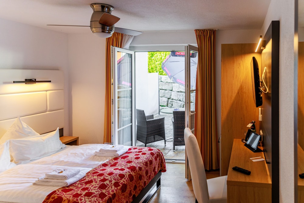 Standard Double or Twin Room, Balcony - Photo 3