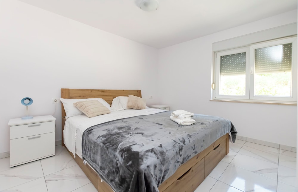 Apartment (A2)