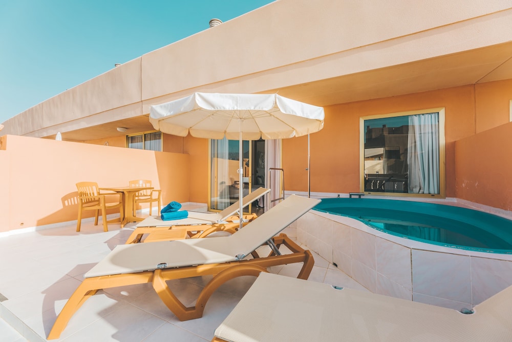 Superior Double Room, Private Pool (2 adults and 1 child) - Photo 2