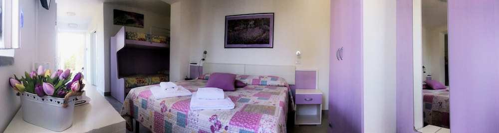 Family Room, Multiple Beds