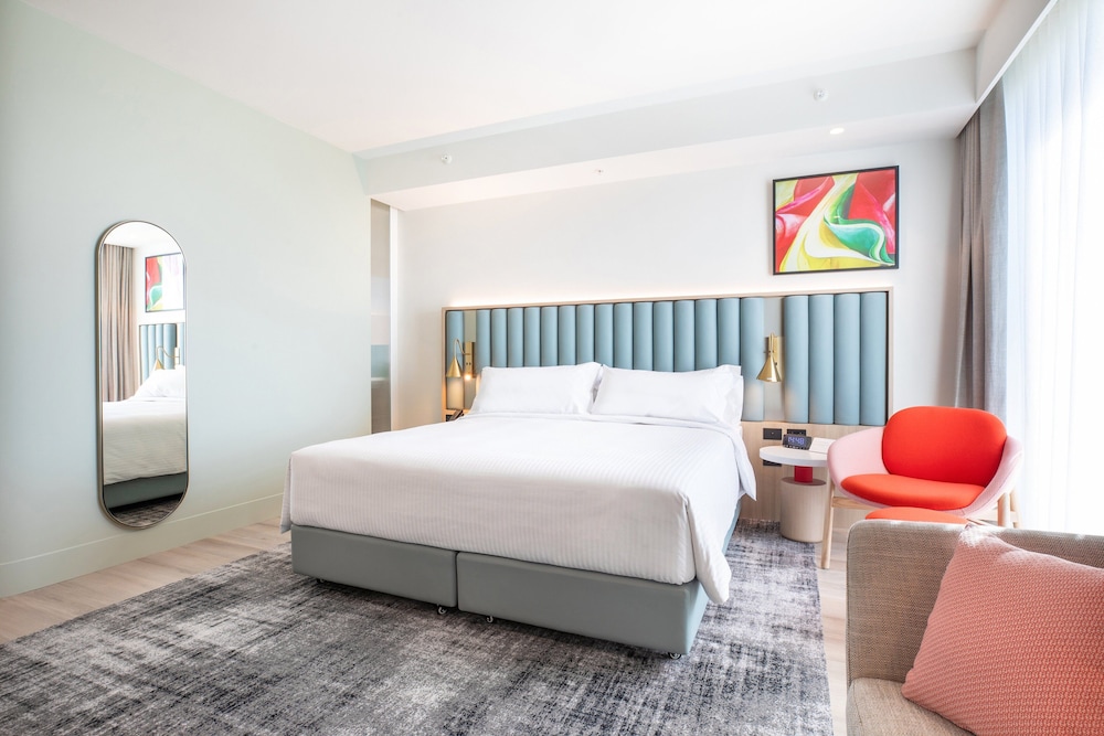 Premium Room, 1 King Bed, Bay View - Photo 2