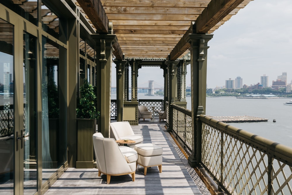 Presidential Suite, Terrace (Roebling)