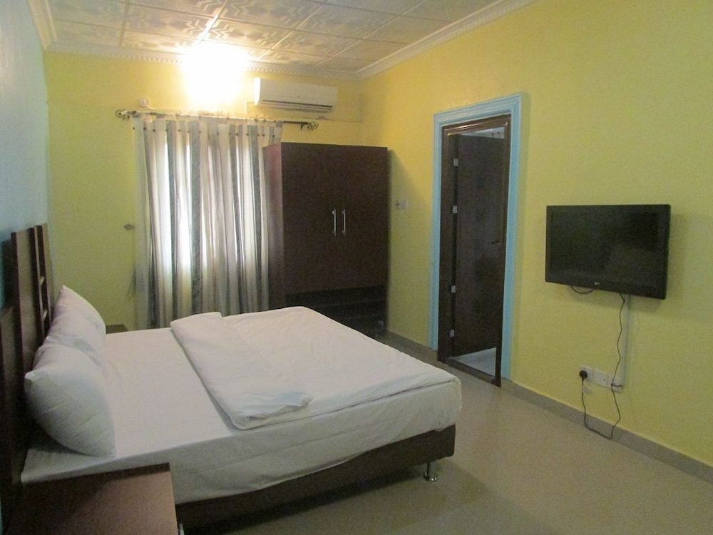 Senior Suite, 1 King Bed, Non Smoking photo 3
