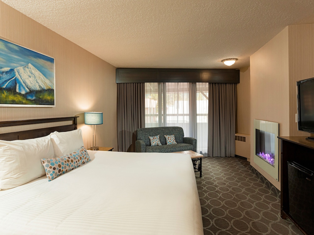Premium Room, 1 King Bed, Jetted Tub (Not Pet Friendly)