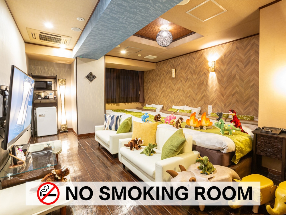 Family Room, 3 Double Beds, Non Smoking photo 3